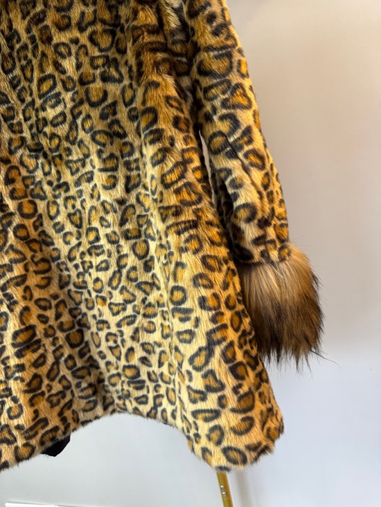 Jenniferm Leopard Print Faux Fur Coat with Trim EUC L - Picture 7 of 13